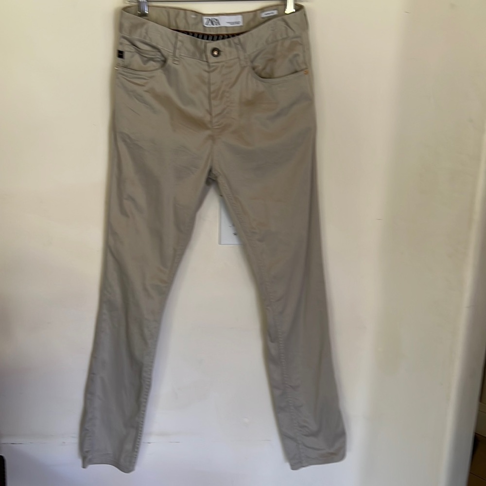Zara skinny chino pants for men. Size US 30 in great condition in Beige